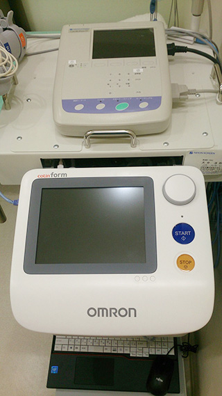 動脈硬化検査装置(下の装置)